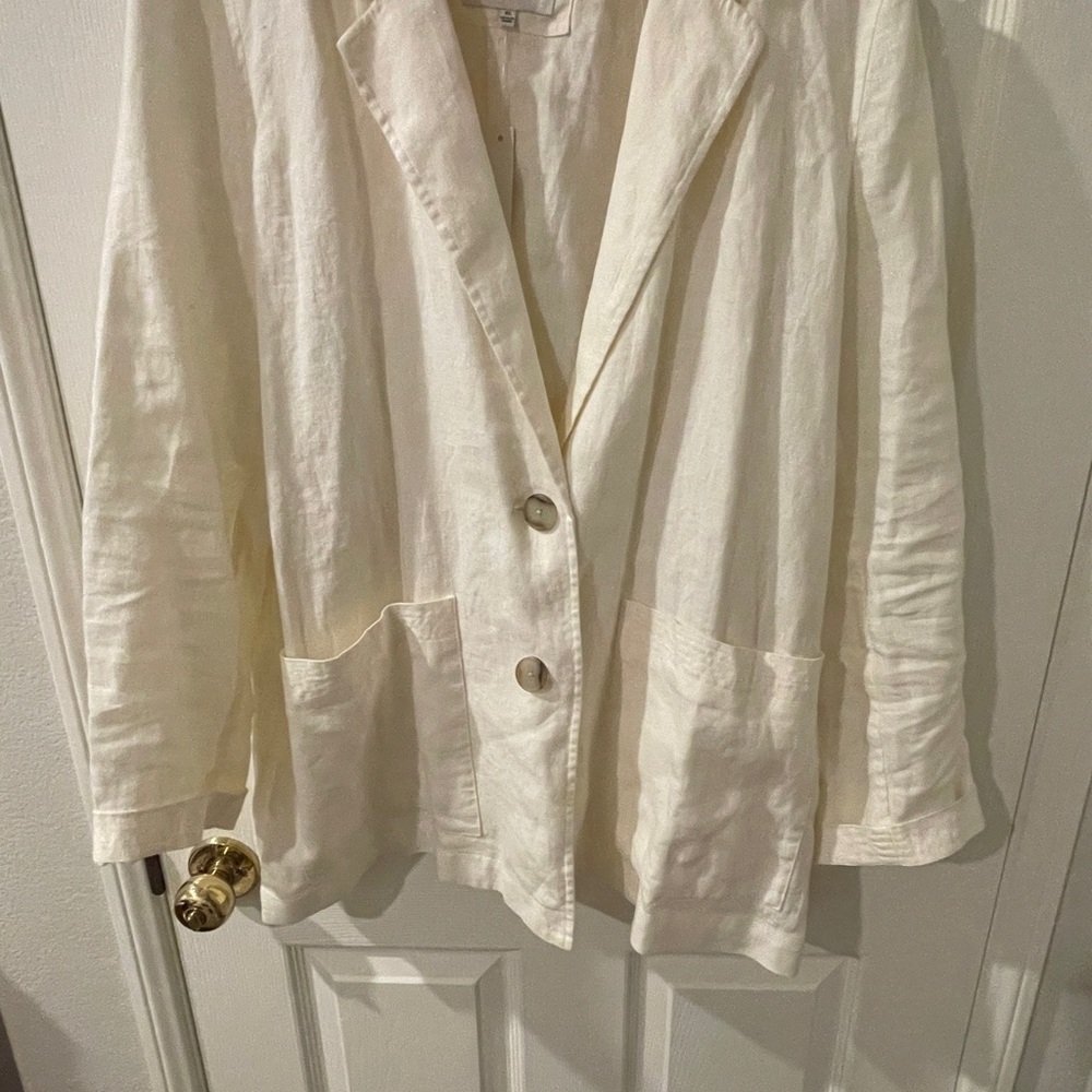 Elegant Cream Women's Blazer
